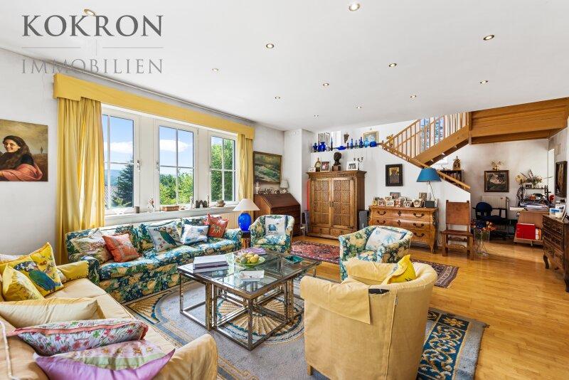 groer Wohnsalon mit Essbereich