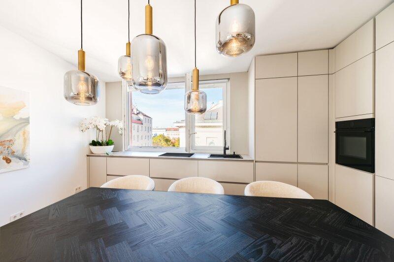 Einbaukche und Essbereich