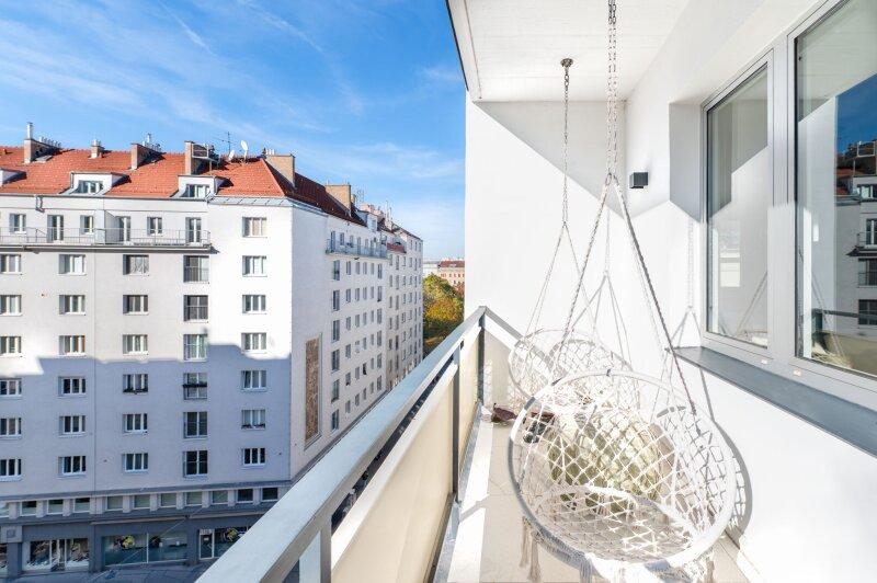 Loggia mit direkter Sonne