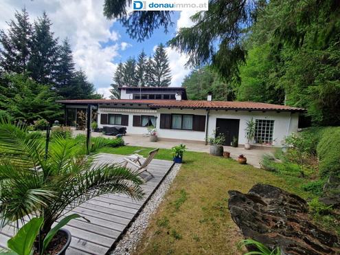 Luxuri�ses Anwesen mit bezauberndem Flair, Schwimmteich und riesigem Grundst�ck