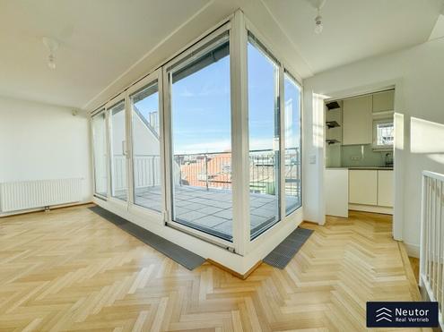 STILVOLL WOHNEN IM HERZEN WIENS - LICHTDURCHFLUTETE DG-MAISONETTE MIT 2 TERRASSEN - TRAUMHAFTER BLICK AUF DEN STEPHANSDOM