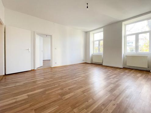 DIREKT AN U3: hofseitige, modernisierte 3-Zimmerwohnung im 1. Stock