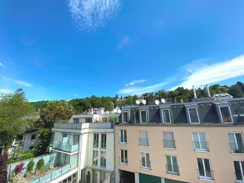 2 Zimmer DG-Wohnung - Erstbezug nach qualitativ hochwertiger Komplettsanierung - plus 2 Terrassen mit gesamt ca. 13,58 m²