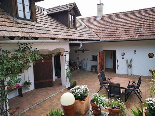 EINFAMILIENHAUS - DREIKANTHOF  in Grnruhelage