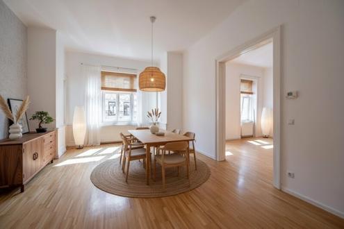 * NEW * Fantastic 4-Room Apartment in a Prestigious Period Building! Prime Location!