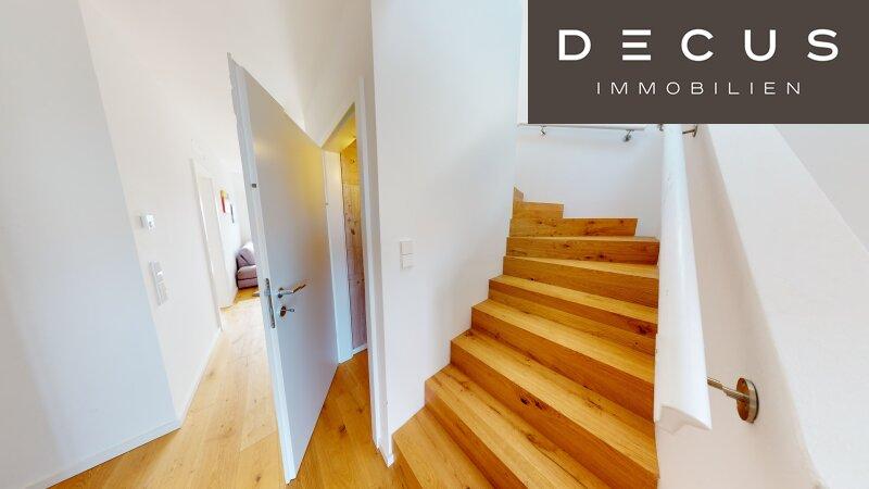 Stiegenaufgang unten