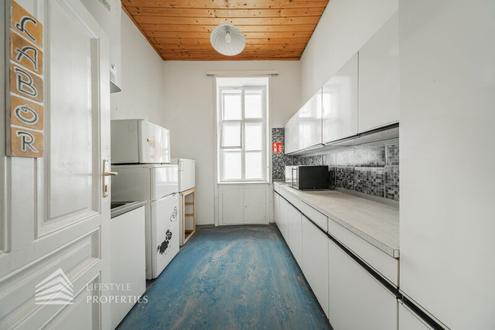 Renovierungsbedrftige 4,5-Zimmer Wohnung in zentraler Lage