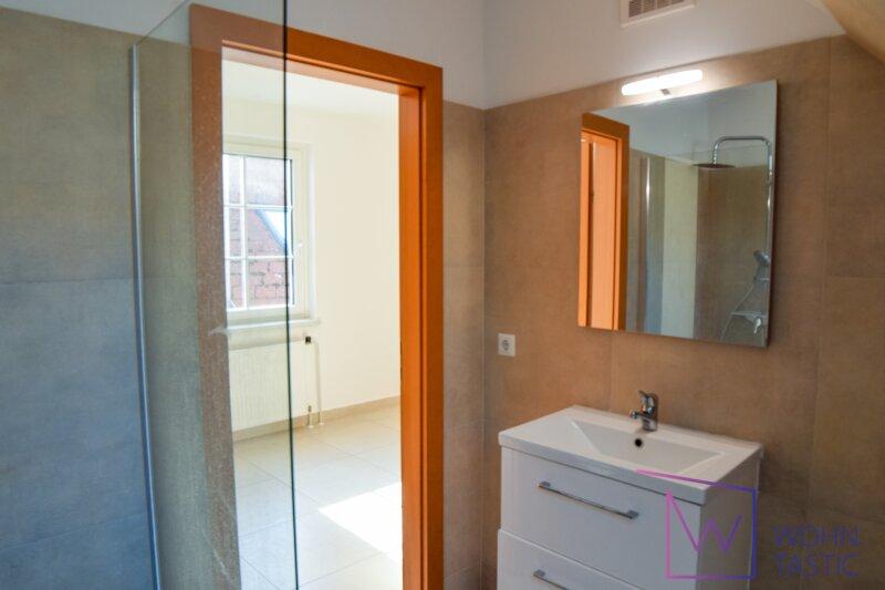 Bad - Blick Richtung Vorzimmer.