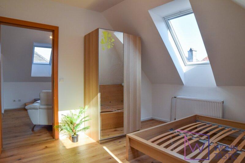 Zimmer 2 - Blick Richtung Wohn-/Esszimmer.