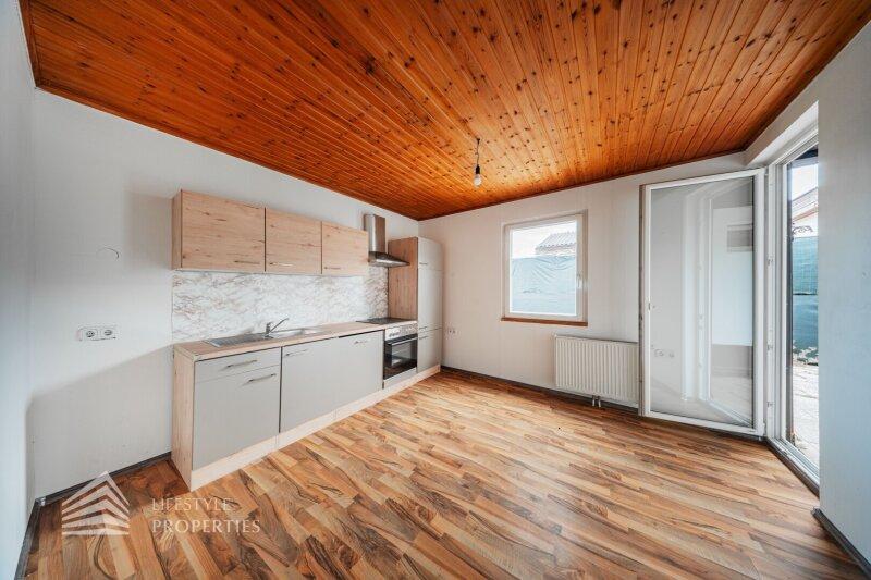 Grozgige Wohnung mit Terrasse in zentraler Lage von Horn b