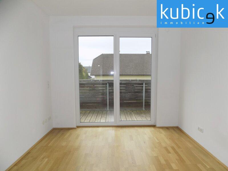 1. Zimmer mit Ausgang zum Balkon