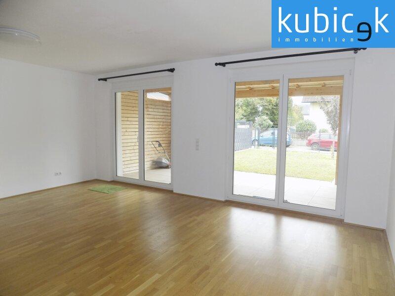 Wohnzimmer mit Ausgang in den Garten