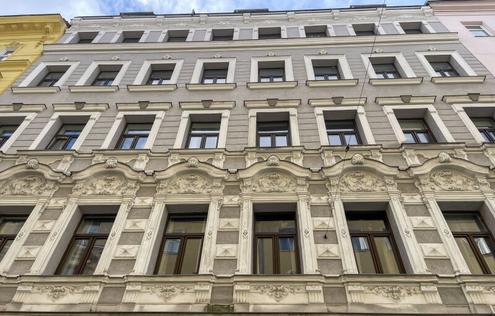 NHE NESTROYPLATZ: wunderschn sanierte 2-Zimmer-Altbauwohnung mit sdseitigem Balkon
