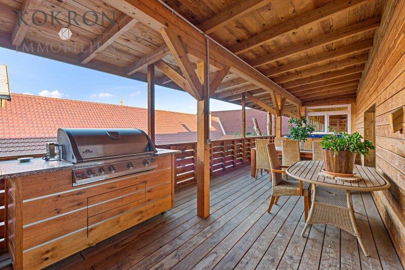 berdachte Terrasse im Dachgeschoss