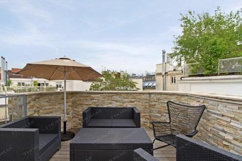 Exklusiv mbliertes DG Apartment mit Terrasse