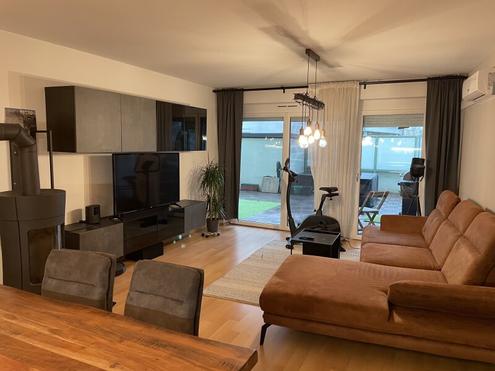 TOP-MODERNE 3-ZIMMER-WOHNUNG MIT 50 m² TERRASSEN-GARTEN - RUHELAGE/KLIMA/2 GARAGEN-PLÄTZE!