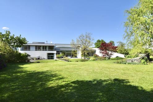 Architekten-Villa in traumhafter Landschaft - ein Rückzugsort mit höchster Wohnqualität.
