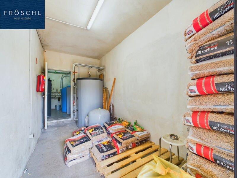 Lagerraum u. Vorraum zum Heizraum