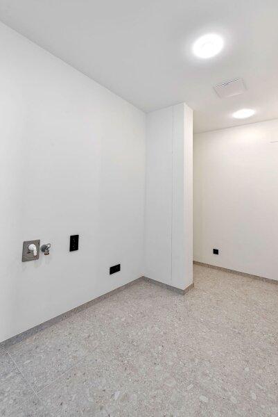 Abstellraum mit Waschmaschinenanschluss