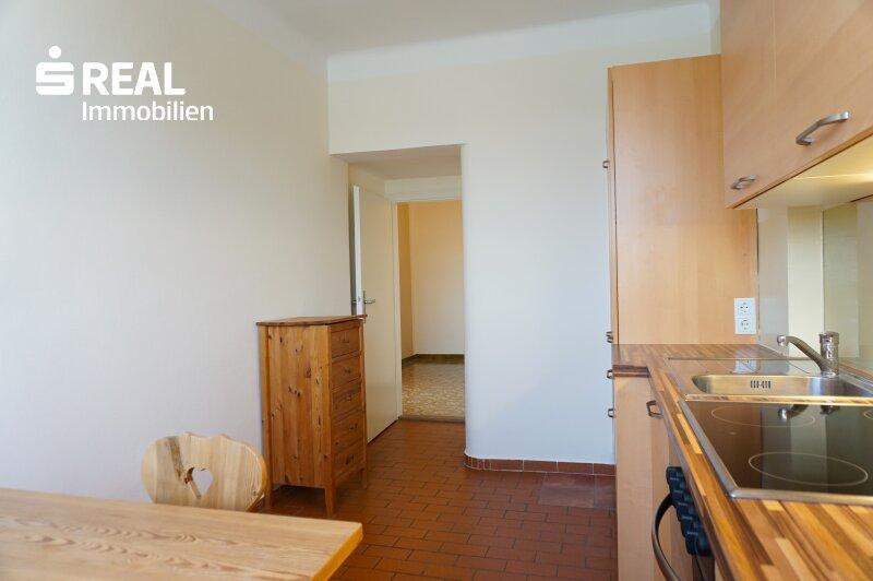 Gerumige Kche mit Ausblick