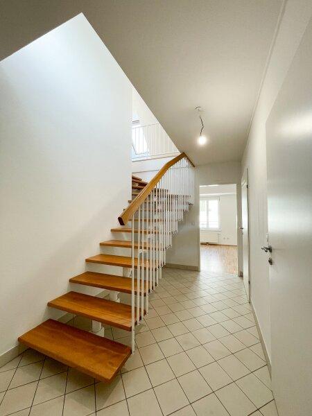 Vorraum mit Stiegenaufgang