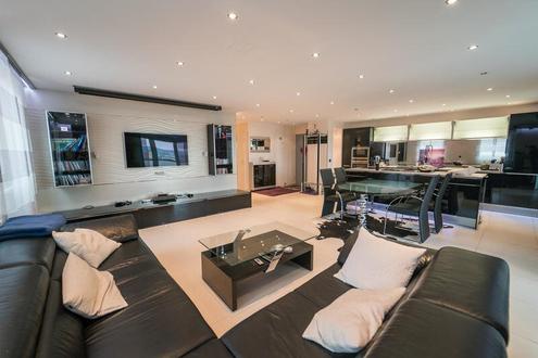 Traumhafte 3-Zimmer-Wohnung mit Loggia, Garage und Pool