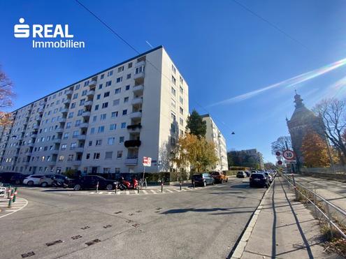 Freizeitgebiet Wienerberg, 3 Zimmer & Loggia (Heizung/Warmwasser inkludiert)