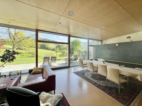 Architekten-Villa in traumhafter Landschaft - ein Rückzugsort mit höchster Wohnqualität.