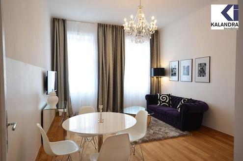 DESIGN-MBLIERTE WOHNUNG // CHARMING FURNISHED APARTMENT