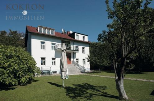 Jahrhundertwendevilla mit Seltenheitswert - im Bestand nutzbar oder als attraktives 4-Parteien-Projekt bernehmbar