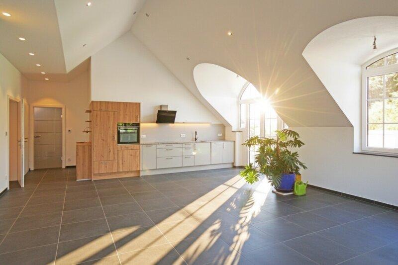 Wohnzimmer mit offener K�che