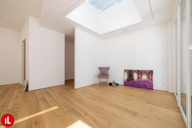 Essbereich mit Sonnenlicht