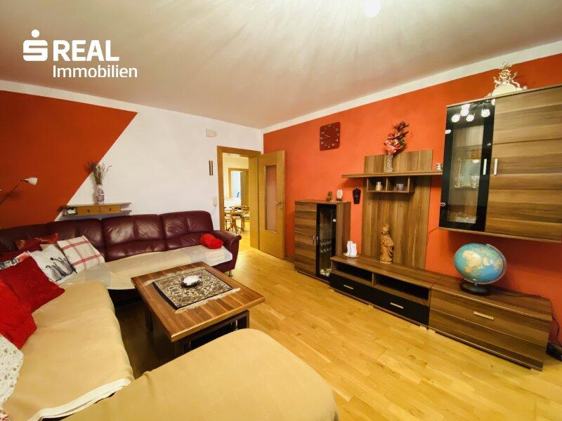 Wohnzimmer mit Ausgang auf Sd-Loggia