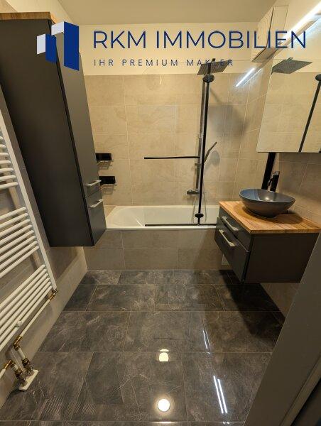 Badezimmer mit Badewanne