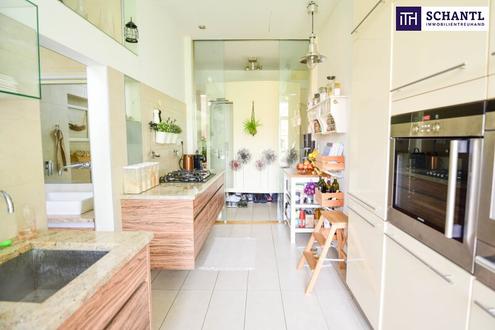 Charmante Altbauwohnung im Herzen von St. Leonhard, nur einen Steinwurf von der TU Graz entfernt! 3-Zimmer-Wohnung mit idealer Raumaufteilung und gemtlichem Innenhofbalkon - ein Traum fr Stadtliebhaber!