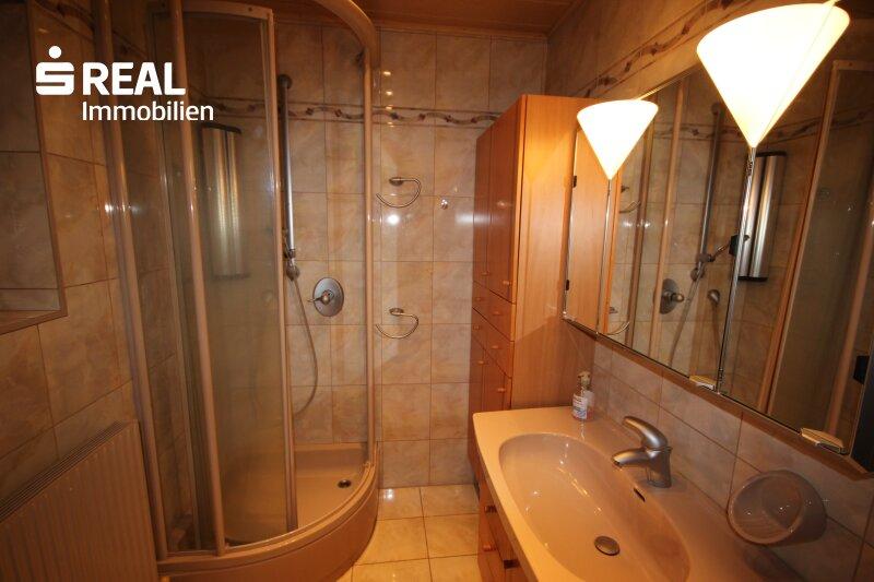 Badezimmer mit Dusche