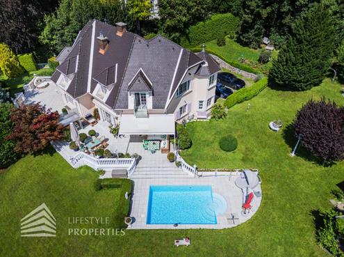 Beeindruckende Villa mit gepflegtem Garten und Pool