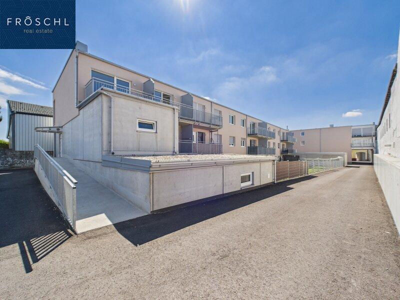 Ansicht behindertengerechte Rampe und Einfahrt