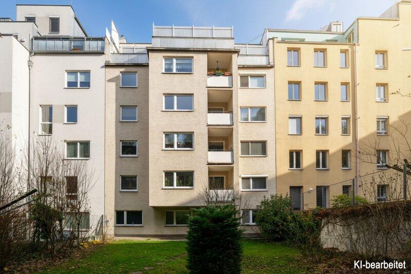 Ostseitige Hausansicht vom Allgemeingarten aus