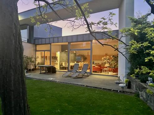 Architekten-Villa in traumhafter Landschaft - ein Rückzugsort mit höchster Wohnqualität.