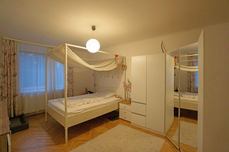 Schlafzimmer 1