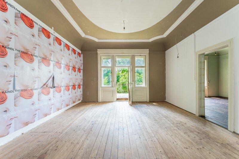 Lichtdurchflutete Zimmer im Obergeschoss