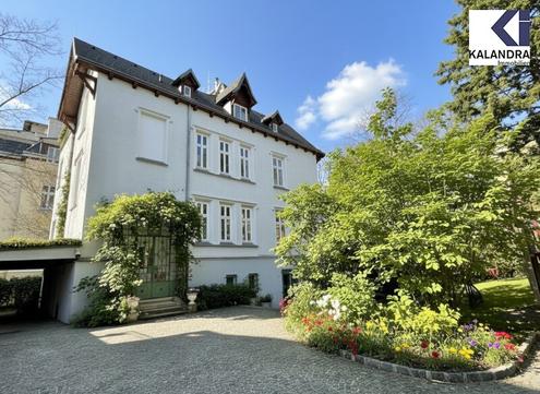 360 TOUR // REPR�SENTATIVE COTTAGE-VILLA