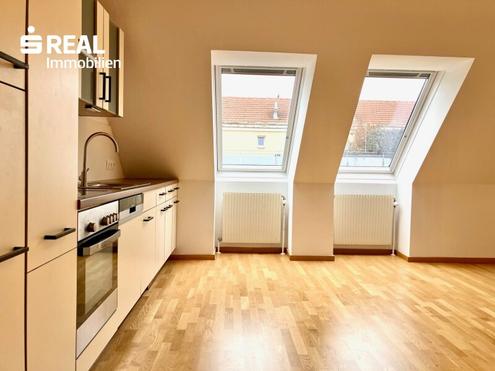 HELLE 2-ZIMMER DG WOHNUNG MIT eigener TERRASSE und GARTENNUTZUNG