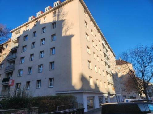 SINGLE - 1. ZIMMER WOHNUNG IM 3. STOCK OHNE LIFT !!!!