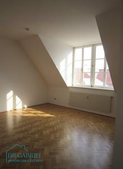 ZENTRAL GELEGENE DACHGESCHOSSMIETE