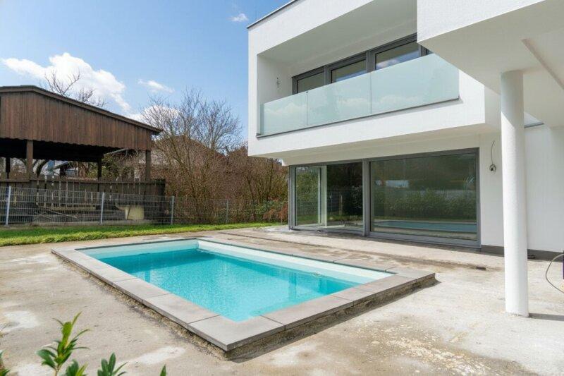 Terrasse mit Pool
