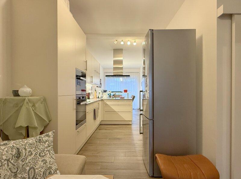 Wohnzimmer und K�che