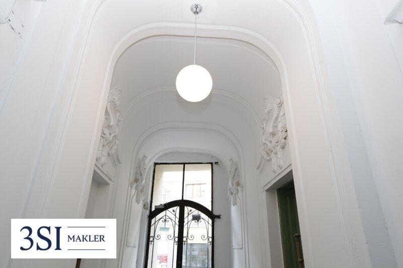 Eingangsbereich im Altbau Gentzgasse