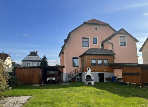 Wohnen mit Charakter - stilvoller Altbau mit modernem Ambiente